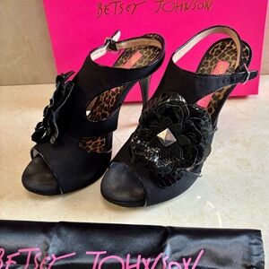 Betsey Johnson Black Floral Women's Heels